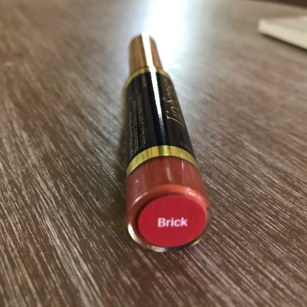 LipSense - Brick